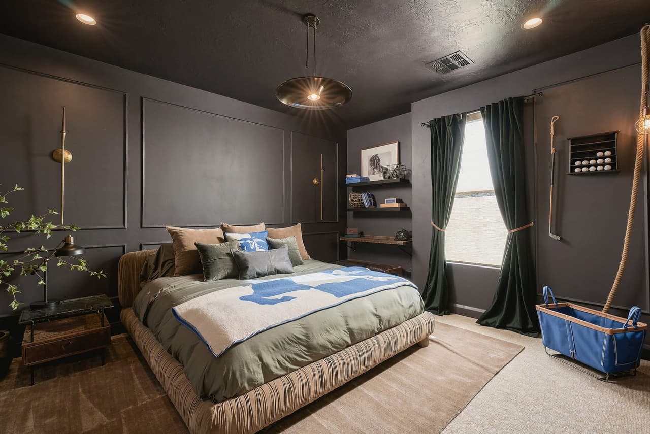 Whiskey Lounge at Zephyr House — dark golf-themed bedroom with charcoal walls